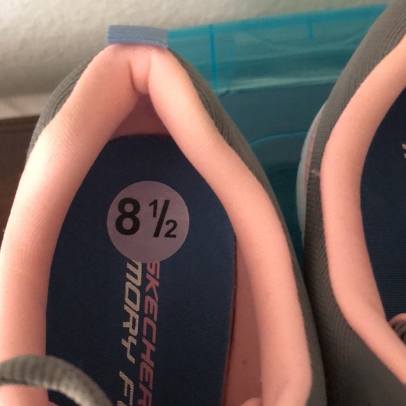 Skechers memory foam sneakers - Picture 2 of 3